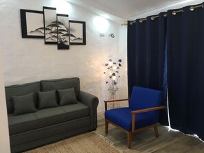 Comfort Quadruple Room, 1 Bedroom | Private kitchen | Fridge, oven, rice cooker, cookware/dishes/utensils - Suites (Puerto Ayora)