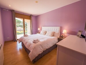 6 soverom, strykejern/-brett, wi-fi (inkludert) og sengetøy