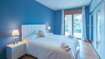 6 slaapkamers, een strijkplank/strijkijzer, gratis wifi, beddengoed