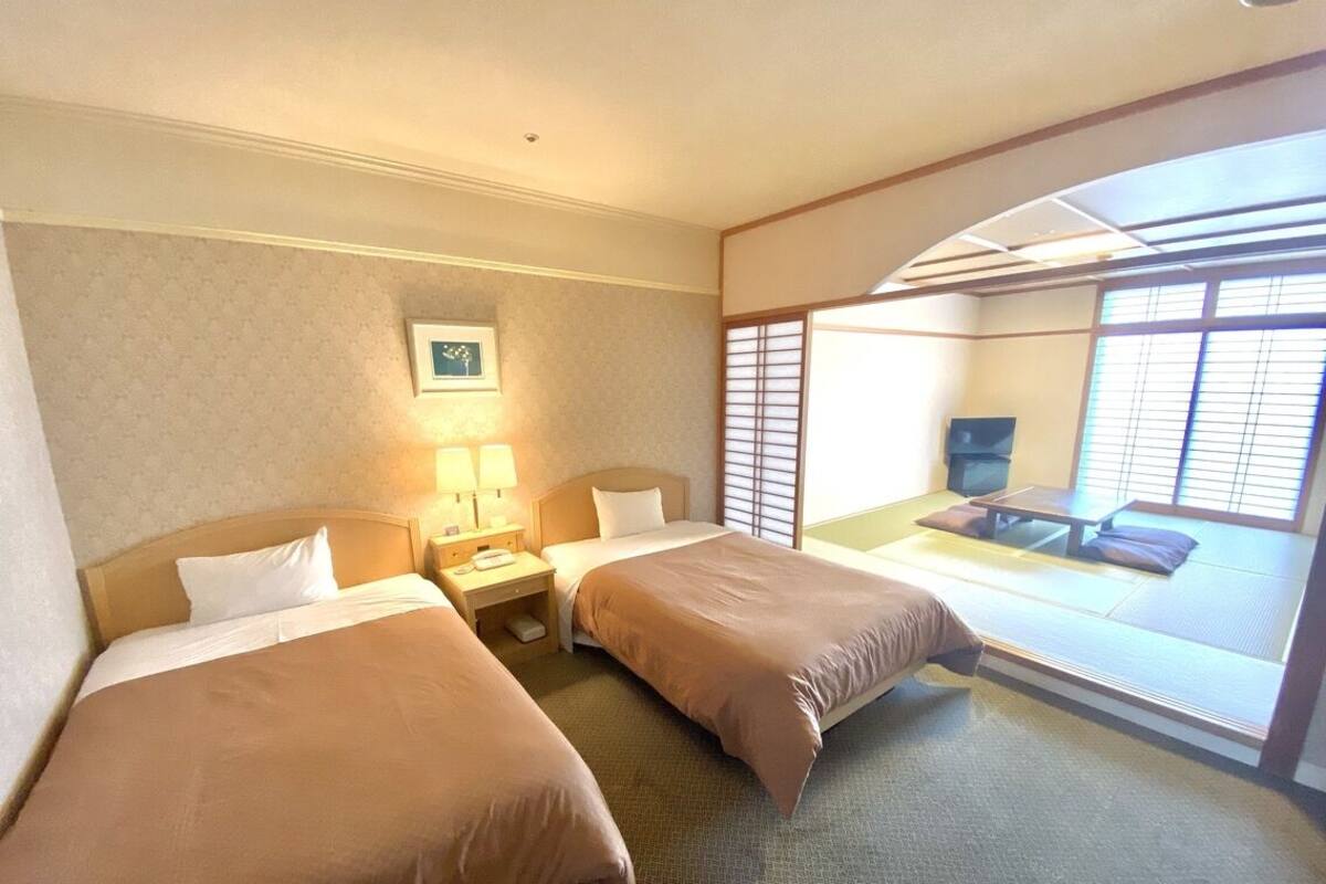 办公桌、笔记本电脑工作区、熨斗/熨板、免费 WiFi