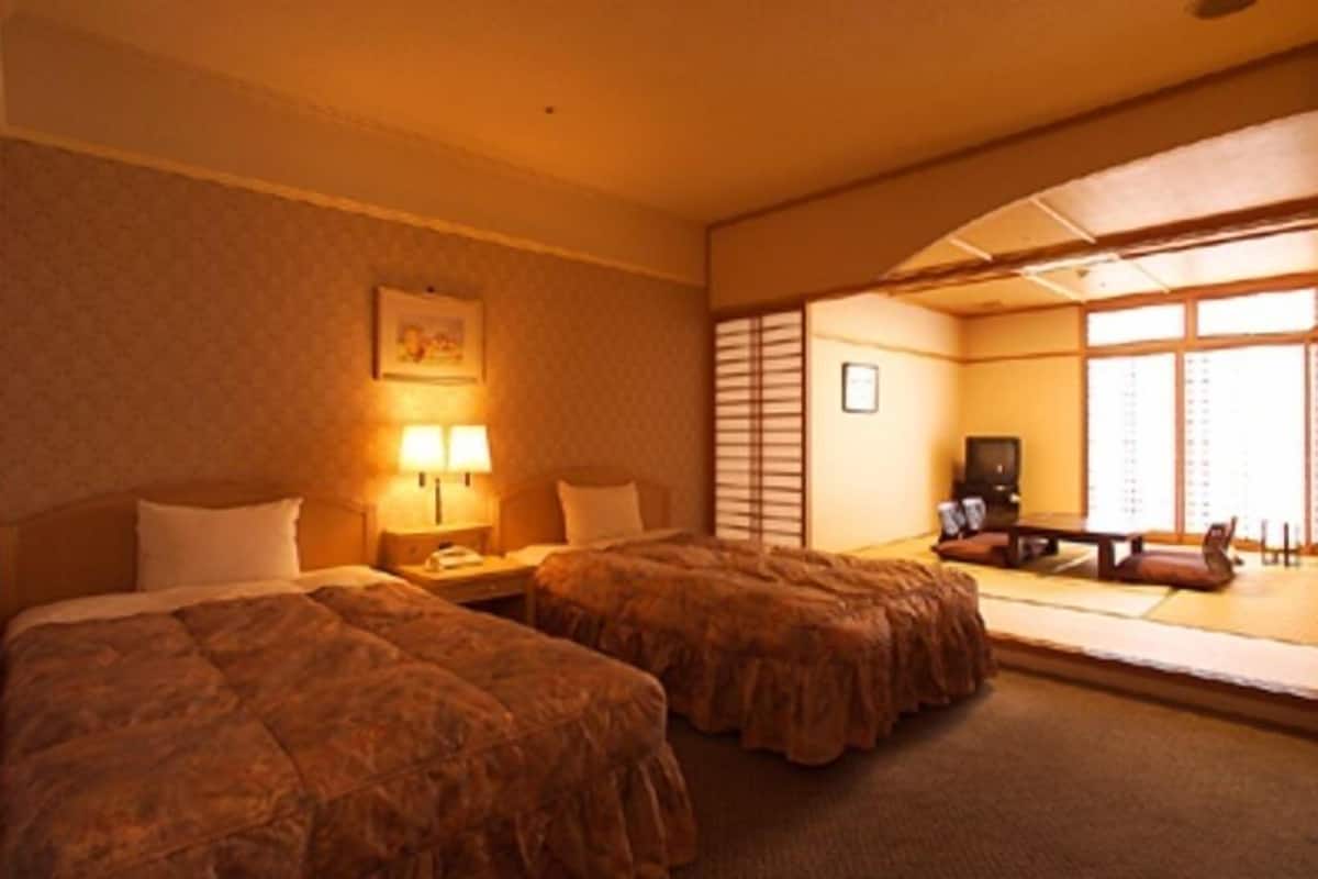 Desk, laptop workspace, iron/ironing board, free WiFi