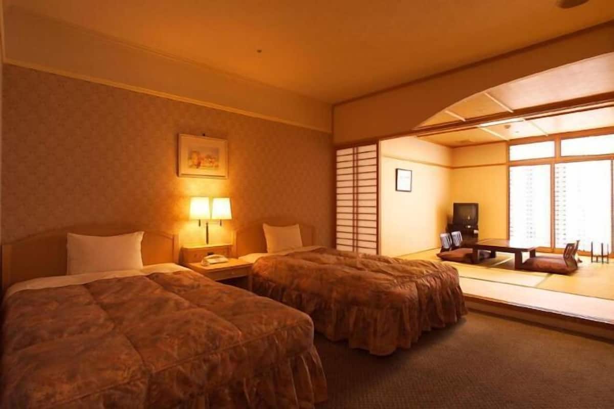 Desk, laptop workspace, iron/ironing board, free WiFi