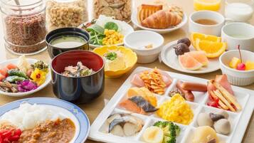 Daily buffet breakfast (JPY 1705 per person)