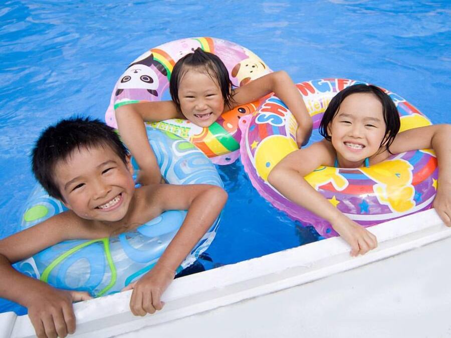 Kolam renang terbuka bermusim