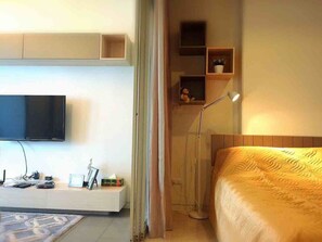 1 bedroom, iron/ironing board, free WiFi, bed sheets - 1BR-Wifi,Pool,Gym 5mins to BTS Aree (Bangkok)