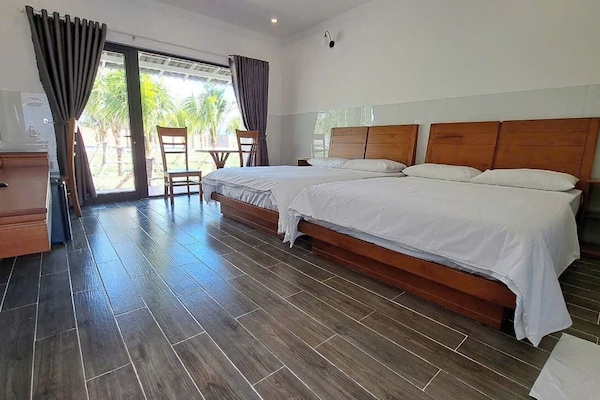 Minibar, muebles diferentes, escritorio y wifi gratis