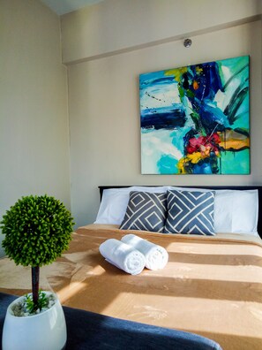 Free WiFi, bed sheets - Airport T3 Newport Condotel (Pasay)