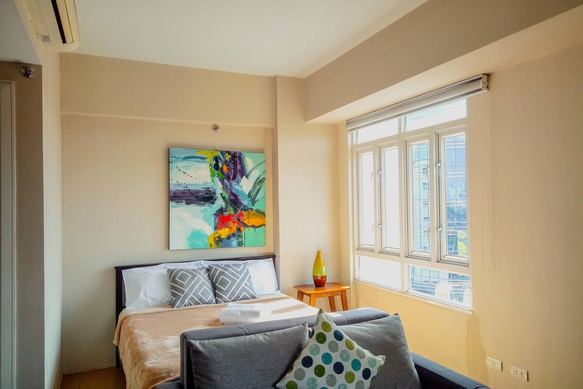 Amusing Suite | Free WiFi, bed sheets