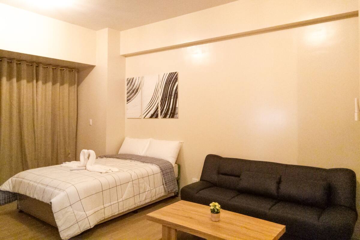 Stylish Suite | Free WiFi, bed sheets