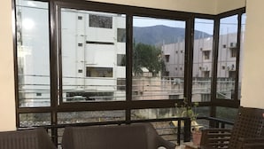 Una televisión de pantalla plana