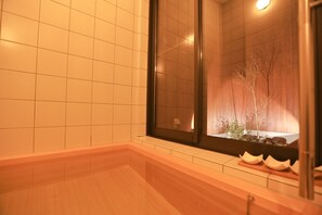 Deep-soaking bathtub - Kyoto Rokkaan (Kyoto)