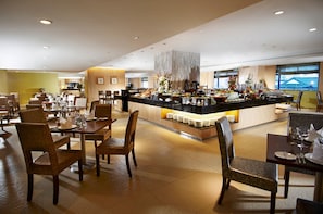Breakfast, lunch, dinner served; local and international cuisine