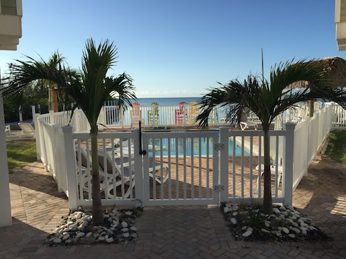 Beautiful Family-Friendly, Dock, Marina, Heated Pool, near Key West, MM21.5
