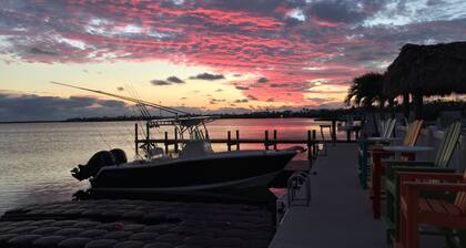 Schönes familienfreundliches Haus, Dock, beheizter Pool, in der Nähe von Key West, MM21. 5