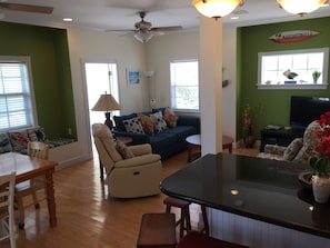 Smart TV, books - Beautiful Family-Friendly, Dock, Marina, Heated Pool, near Key West, MM21.5 (Cudjoe Key)
