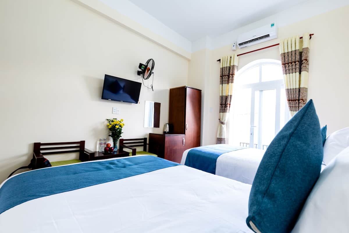 Camera familiare (2 Beds) | Minibar, una scrivania, insonorizzazione, ferro/asse da stiro
