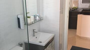 SĂšche-cheveux, serviettes fournies