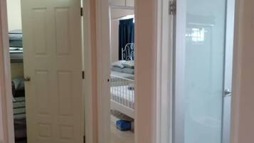 2 chambres, fer et planche Ă repasser, accĂšs Internet, draps fournis