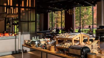 Hochwertige Bettwaren, Minibar, Zimmersafe, Schreibtisch