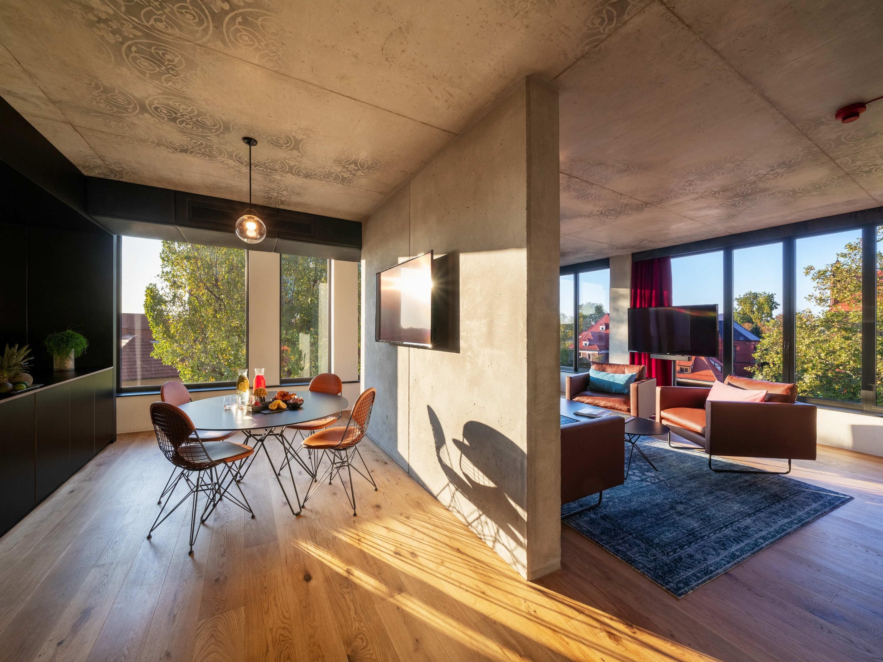 总统套房, 1 张特大床 | 高档床上用品、迷你吧、客房内保险箱、办公桌