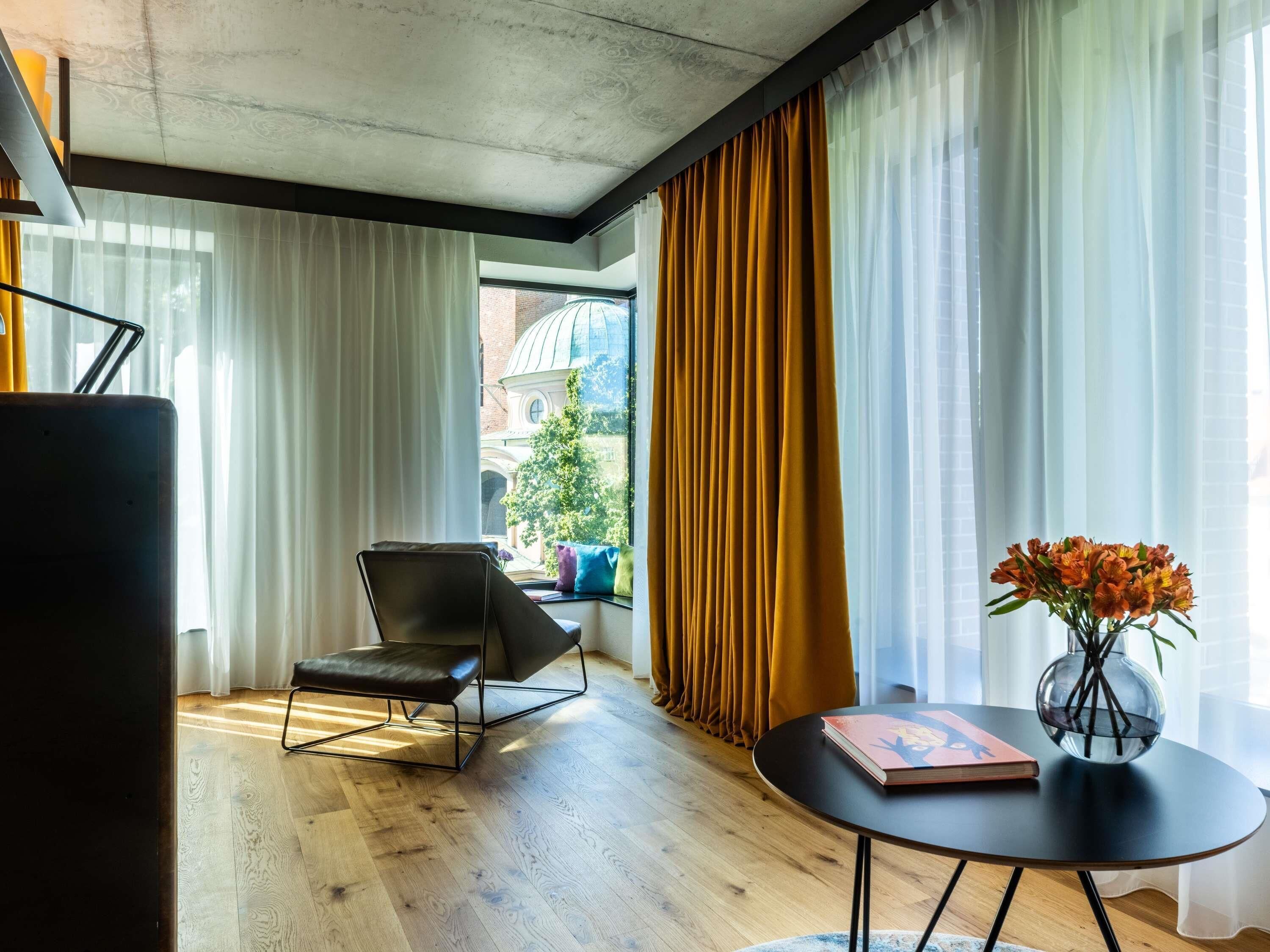 Habitació superior, 1 llit de matrimoni gran | Roba de llit d'alta qualitat, minibar i caixa forta a l'habitació 