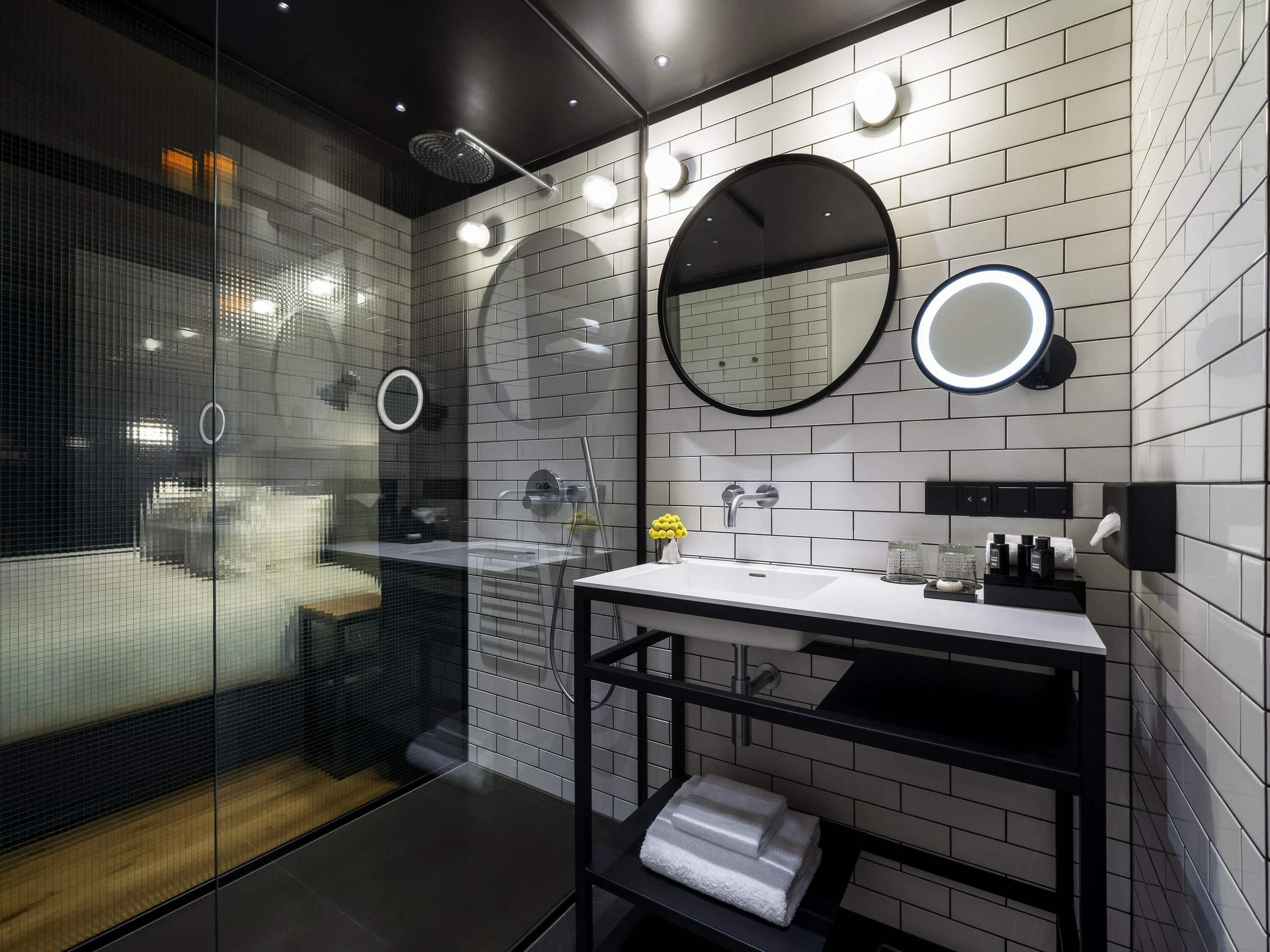 Habitación superior, 1 cama King size | Ropa de cama de alta calidad y minibar 