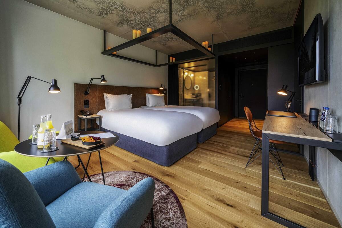 Deluxe Room, 2 Twin Beds | Premium bedding, minibar, in-room safe, desk