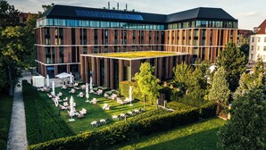 A modern building with a rooftop garden and outdoor seating area. - The Bridge Wroclaw - MGallery (Wroclaw)