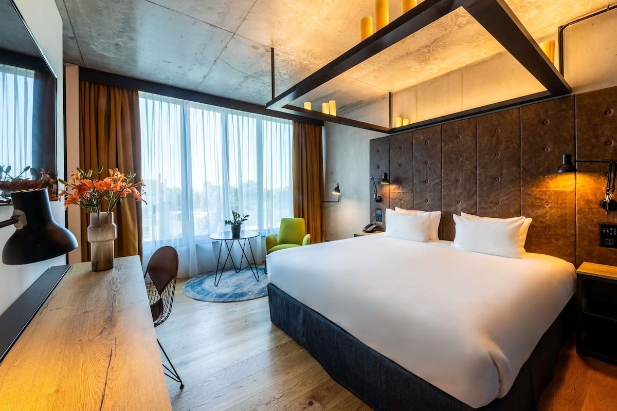 1 bedroom, premium bedding, minibar, in-room safe