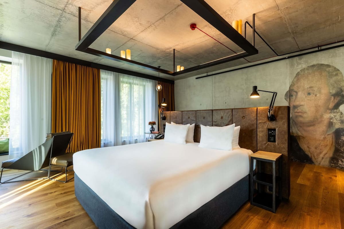 Junior Suite, 1 King Bed | Premium bedding, minibar, in-room safe, desk