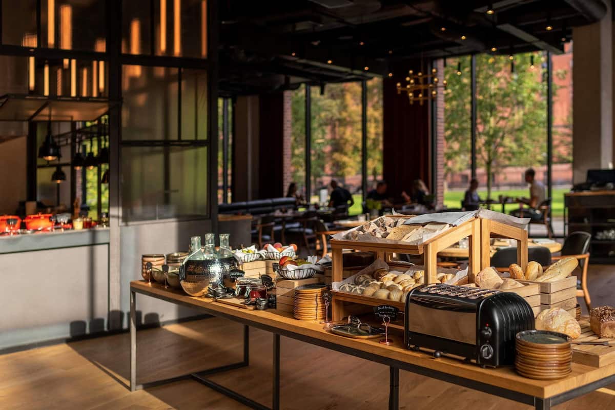 Hochwertige Bettwaren, Minibar, Zimmersafe, Schreibtisch