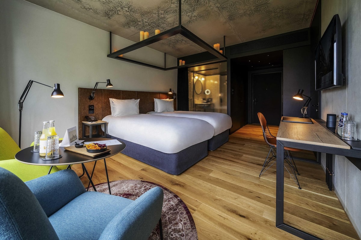 Habitación Deluxe, 2 camas individuales | Ropa de cama de alta calidad y minibar