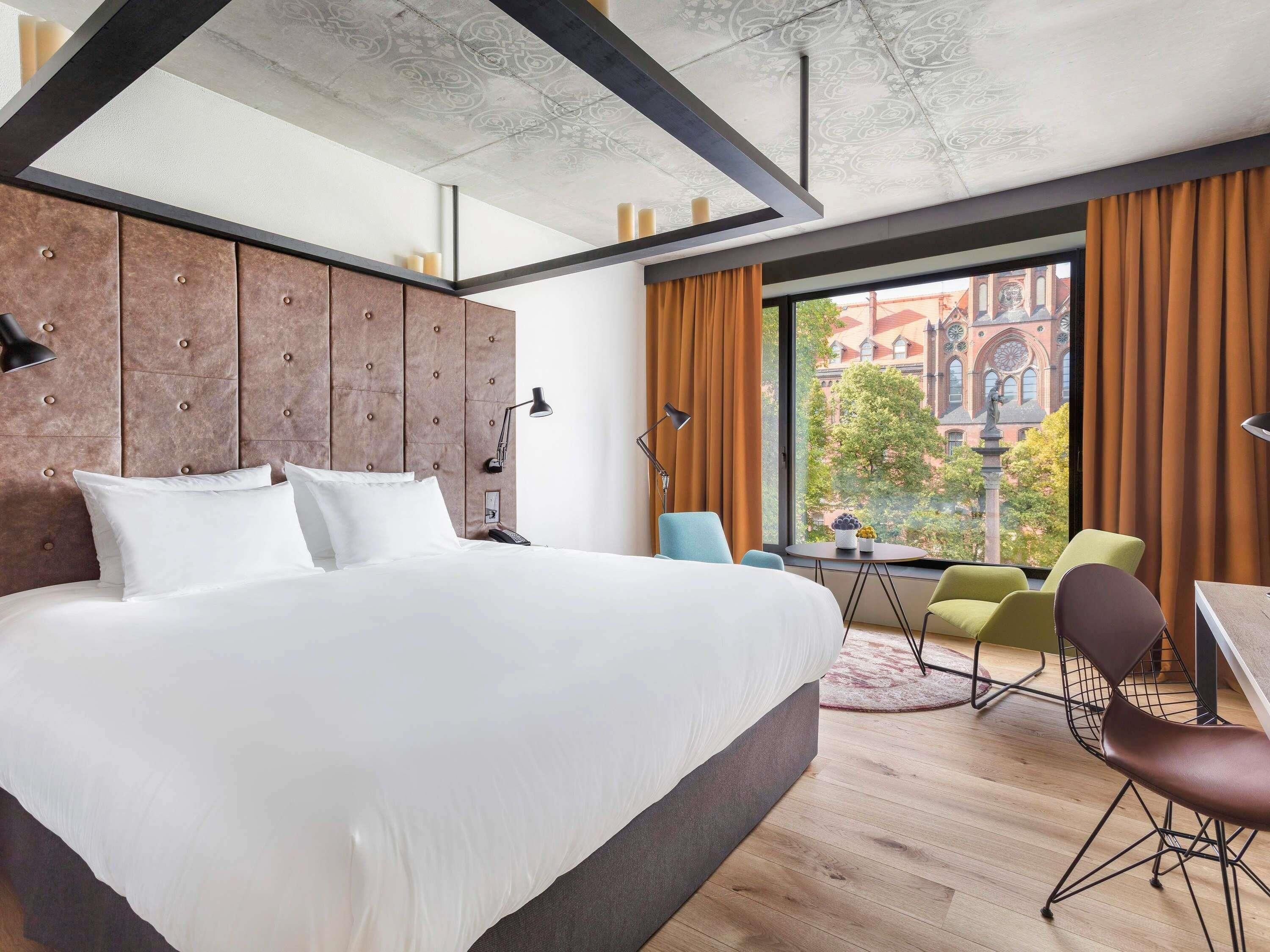 Quarto luxo, 1 cama King | Roupas de cama premium, frigobar, cofres nos quartos, escrivaninha