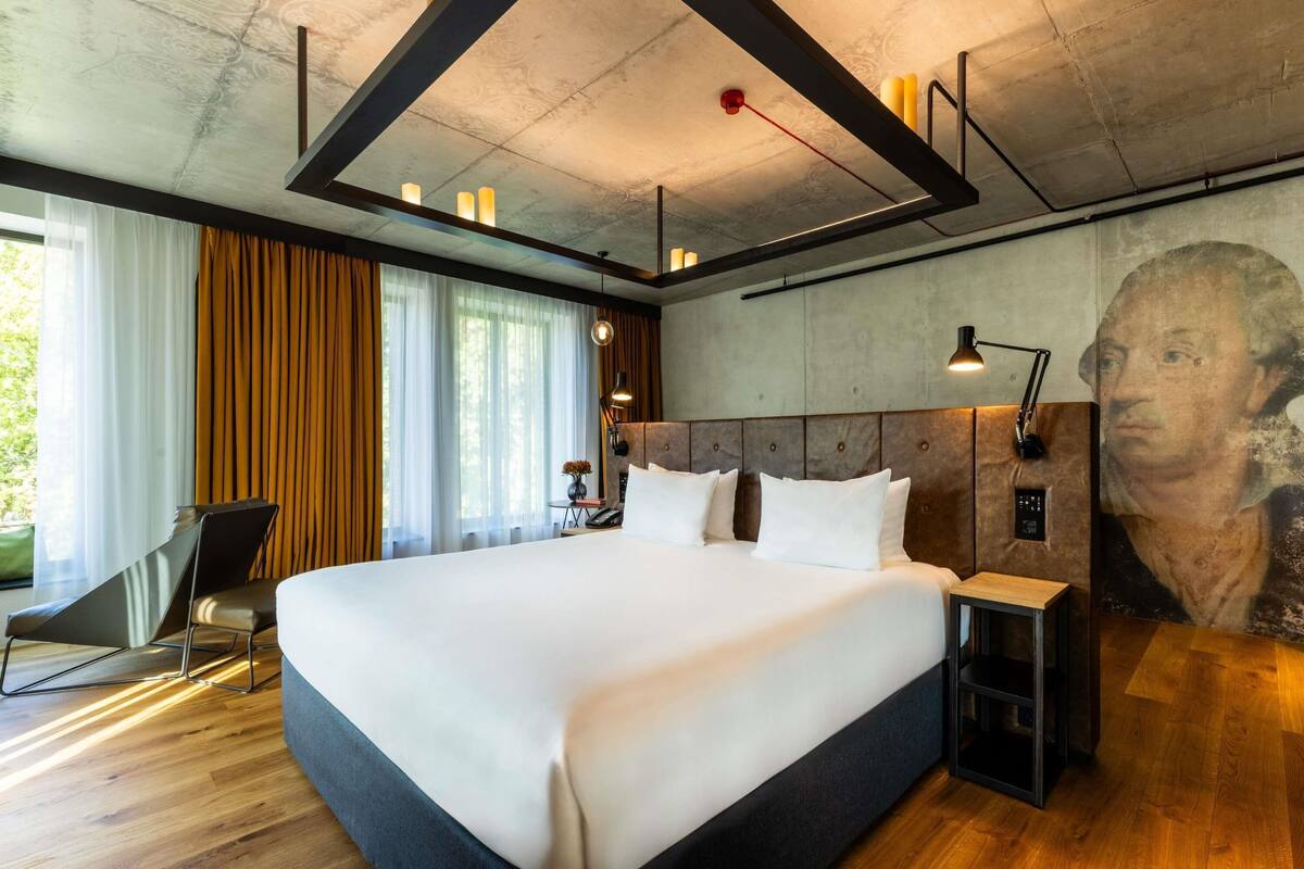 Junior Suite, 1 Katil Raja (King) | Peralatan tempat tidur premium, bar mini, peti besi dalam bilik, meja 