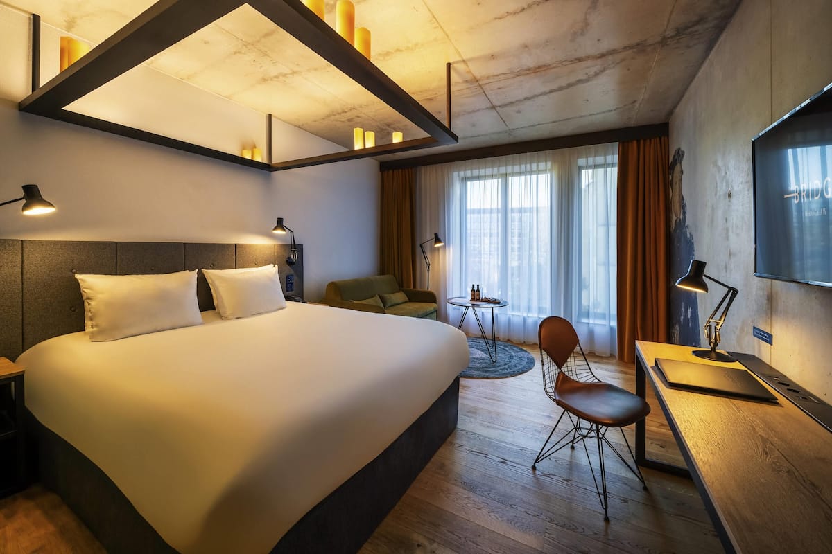 Familienzimmer, 1 Queen-Bett und Schlafsofa (Classic) | 1 Schlafzimmer, hochwertige Bettwaren, Minibar, Zimmersafe