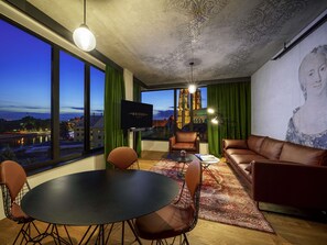 Suite, 1 Katil Raja (King) (Prime Minister) | Peralatan tempat tidur premium, bar mini, peti besi dalam bilik, meja 