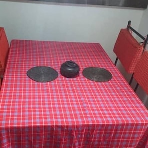 Breakfast area - Glorious Arusha Backpackers - Hostel (Arusha)