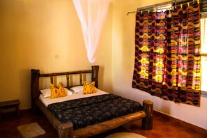 Desk, free WiFi, bed sheets - Casa Del Turista (Mbale)