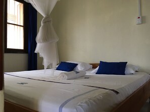 Standard Double Room | Desk, free WiFi, bed sheets - Casa Del Turista (Mbale)