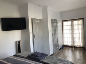 Comfort Room, Garden View - Levon's Bed & Breakfast (Harare)