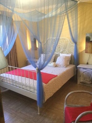 Comfort-Doppelzimmer, 1 Queen-Bett, Gartenblick | Schallisolierte Zimmer, kostenloses WLAN, Bettwäsche