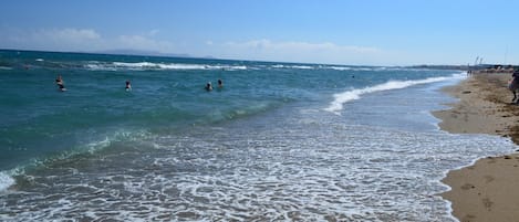 Una spiaggia nelle vicinanze