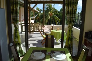 Studio, 1 Queen-Bett und Schlafsofa, Flussblick | Blick vom Balkon