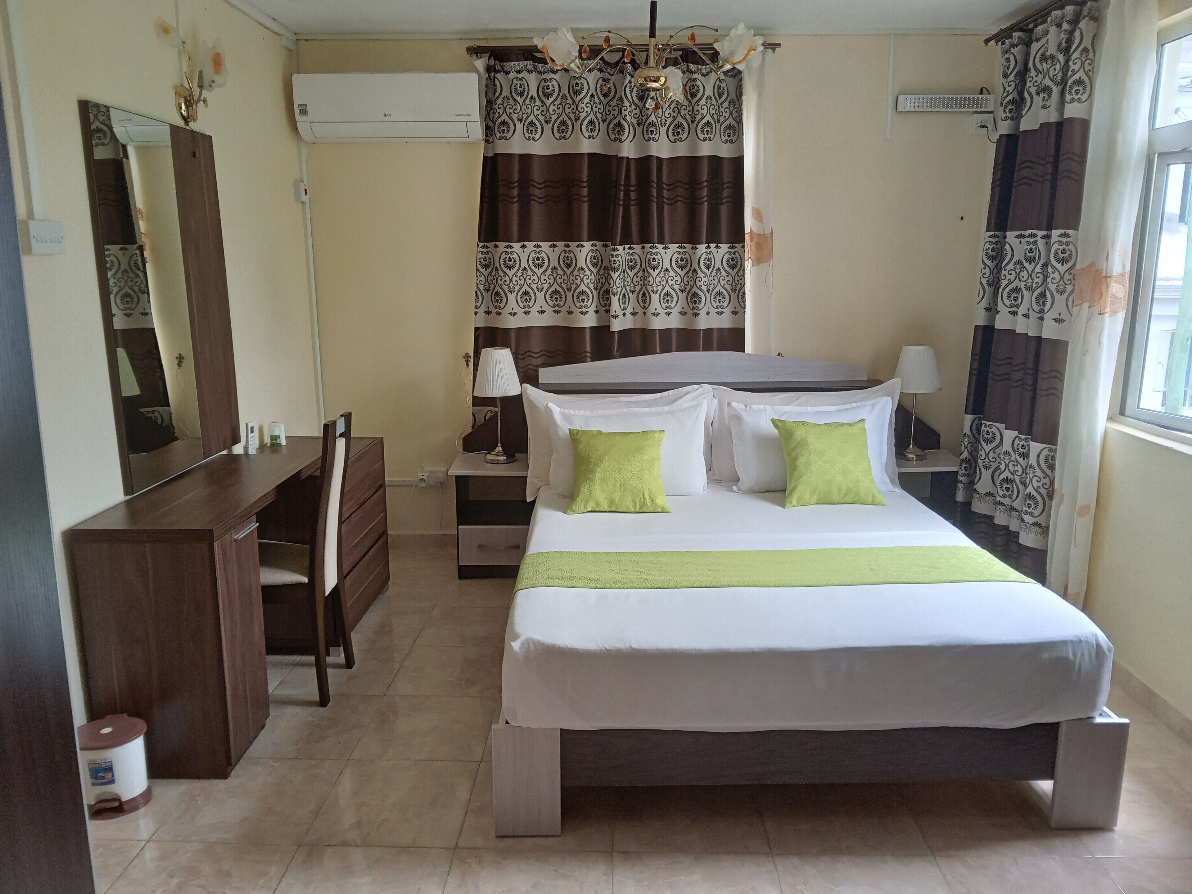 1 chambre, matelas Select Comfort, coffres-forts dans les chambres