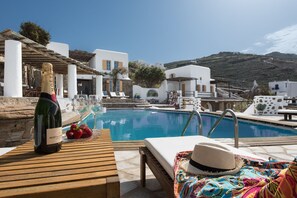 Front of property - Anerousses Mykonian Traditional Houses (Mykonos)