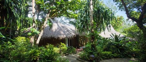 Digital Detox Villa | Soundproofing, bed sheets