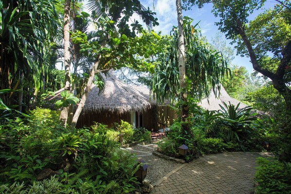 Digital Detox Villa | Soundproofing, bed sheets - Mandala Spa and Resort Villas (Boracay Island)