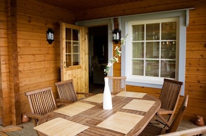 Family Villa, Bay View | In-room dining