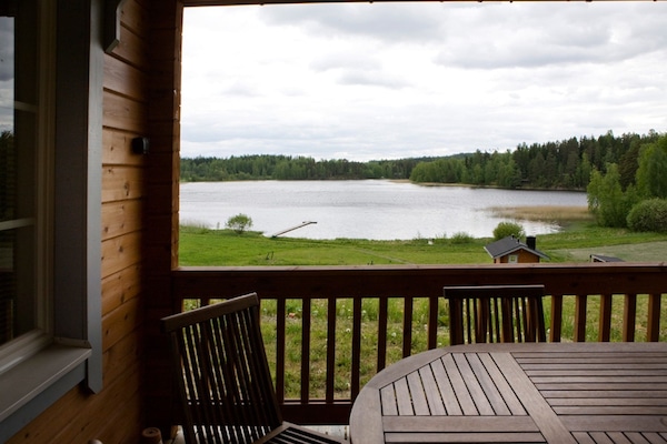 Perhehuvila, näköala lahdelle | Näkymä järvelle