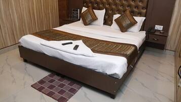 Hypo-allergenic bedding, down duvets, desk, iron/ironing board